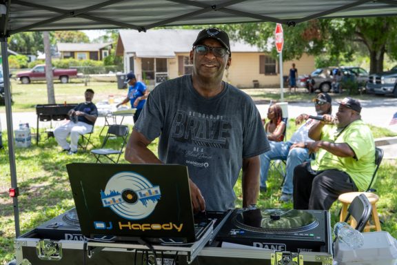 DJ